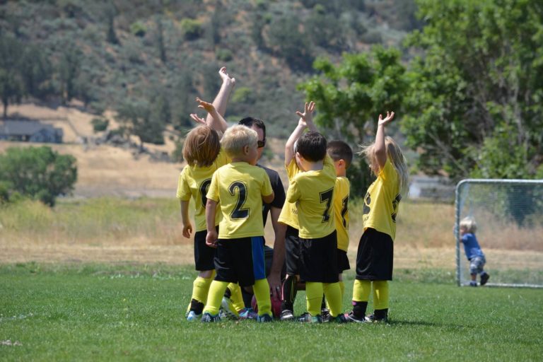 How Kids Benefit by Playing Sports and How to Know If My Child Is Ready?